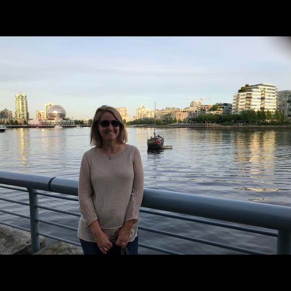 Meet your Posher, Carolyn - Picture 1 of 1